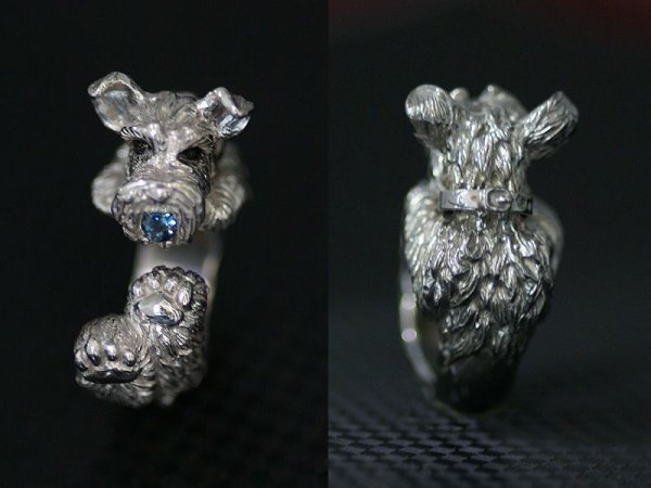 画像5: 宝石をくわえるシュナウザーリング【送料無料】宝石を咥えたまま伏せる、首輪に名入れ可能なシュナウザーの指輪です (5)