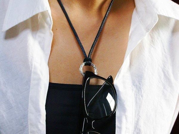 画像5: 立体的な唐草のグラスホルダーペンダント【送料無料】綺麗な正円の装飾で長さ調節もできる首飾り (5)